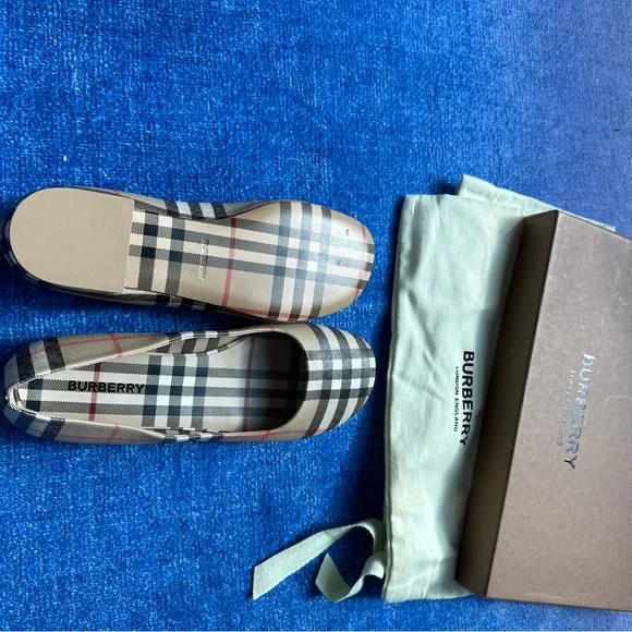 Burberry Cream and Black Flats with Iconic Check Design - Picture 3 of 7